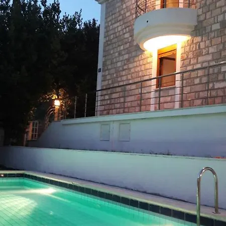 Antic With Private Pool In Villa *